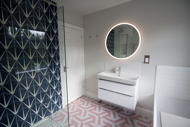 Wetroom with shower wall